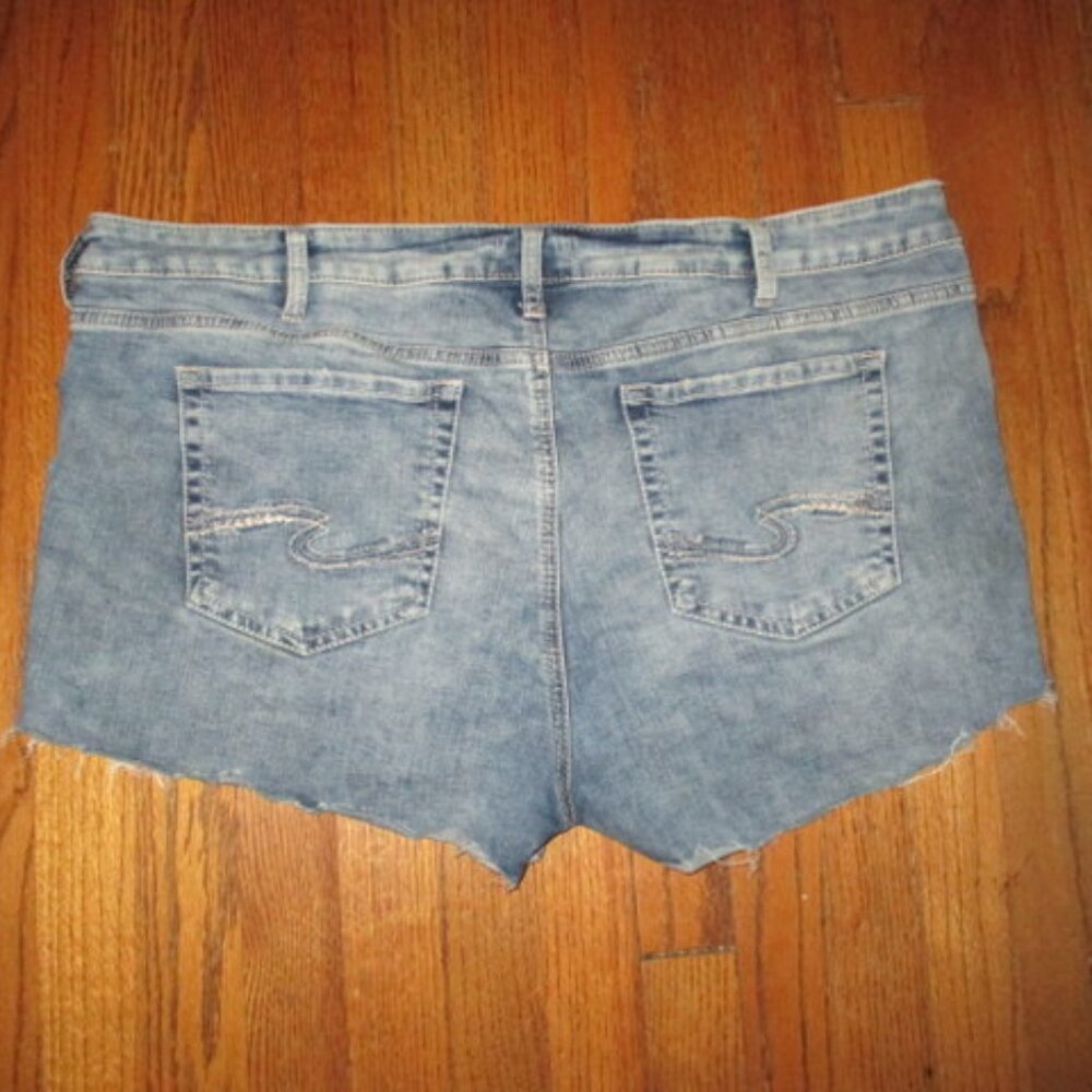 SILVER JEANS Elyse Short